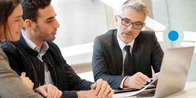 Financial advisor with customers